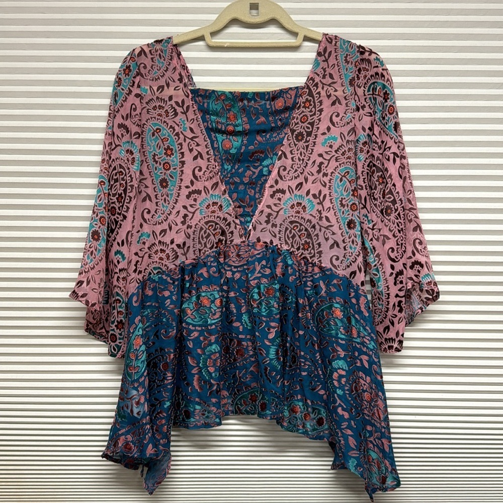 Floreat Valo Burnout Velvet Print Silk
Blend Asymmetrical Hem Blouse - Picture 4 of 8
